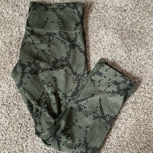 Lululemon ziggy snake crop